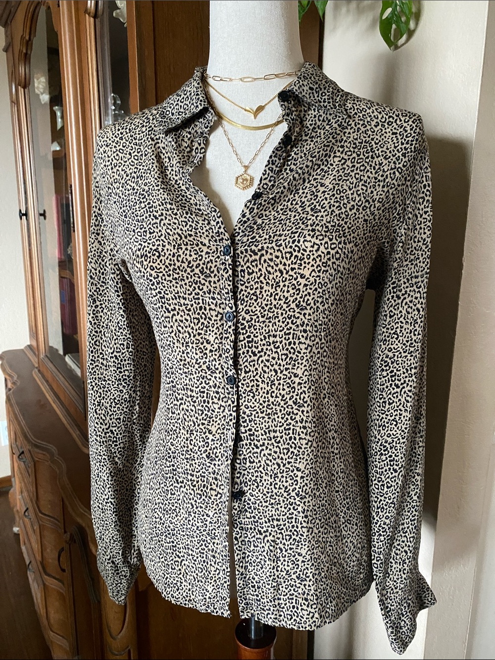 100% silk Leopard Print Button-Down